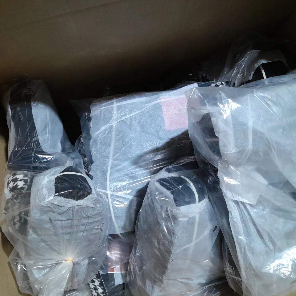 APPROXIMATELY 10 PAIRS OF SNOWY CREEK BLACK WINTER BOOTS IN SIZES 8, 10