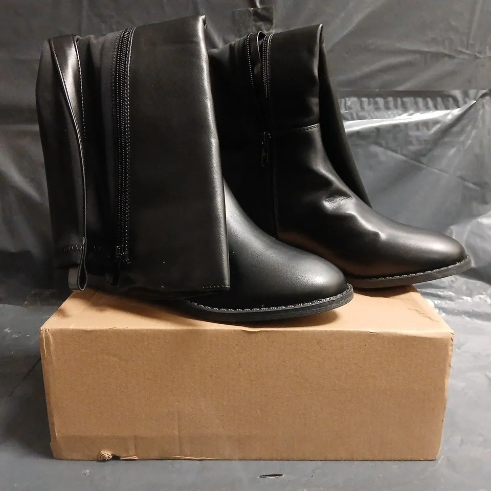 BOXED PAIR OF WHERE'S THAT FROM KNEE-HIGH BOOTS IN BLACK SIZE UK 6