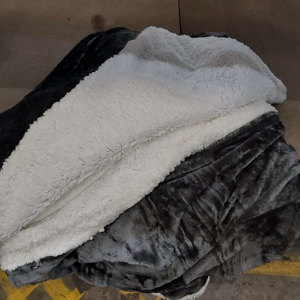 BAGGED SUPER SOFT SHERPA FLEECE FUR THICK DUAL SIDED FLANNEL REVERSIBLE BLANKET - GREY (1 ITEM)