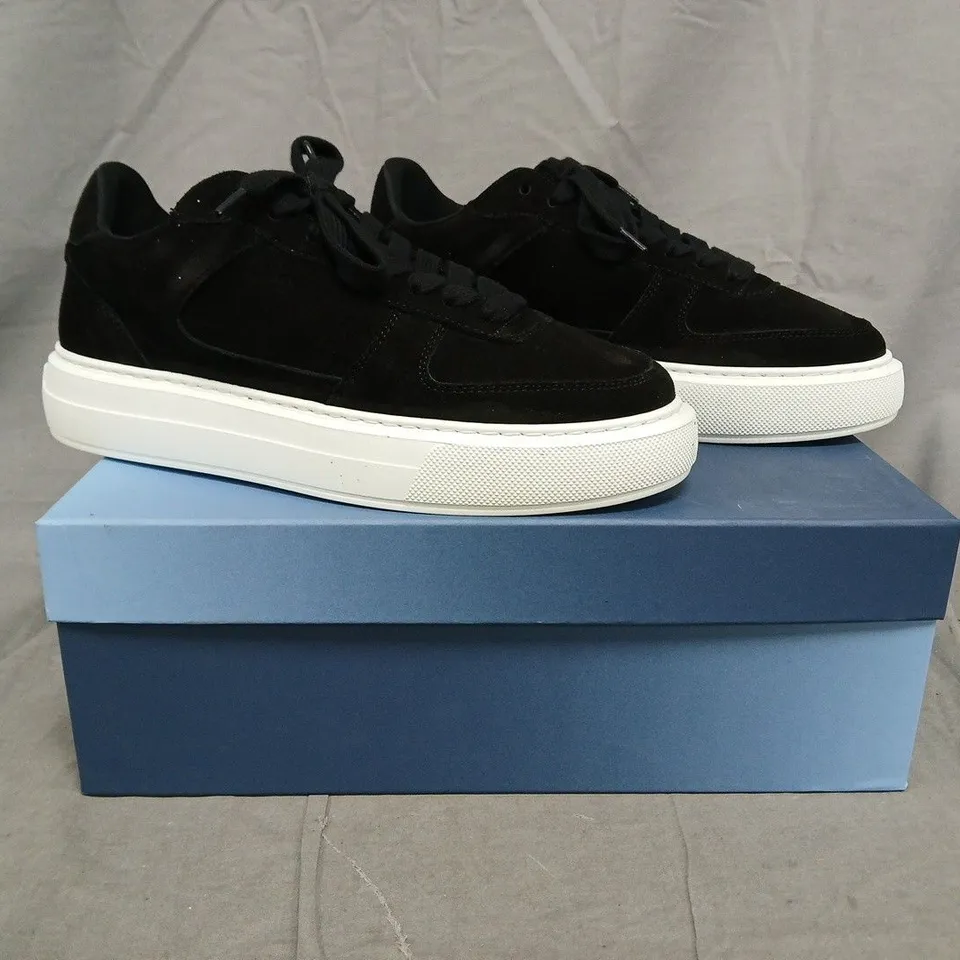 BOXED PAIR OF CLEENS COURT TRAINERS IN BLACK SUEDE SIZE UK 7.5