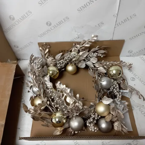 CHAMPAGNE AND GOLD PRE-LIT FESTIVE WREATH