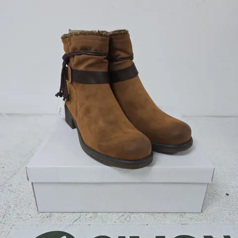 SHOES BY EMMA STOCKHOLM CAMEL BOOTS – 8