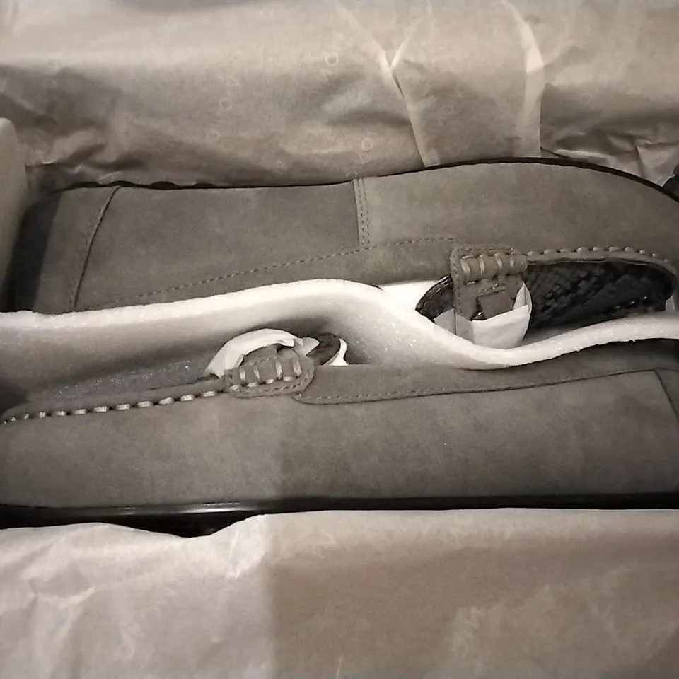 3 SHOE BOXES OF VIONIC SHOES INCLUDING 2 × HONOR DAYNA GREY LOAFERS size 6, WHITE JOJO TRAINERS size 5.5
