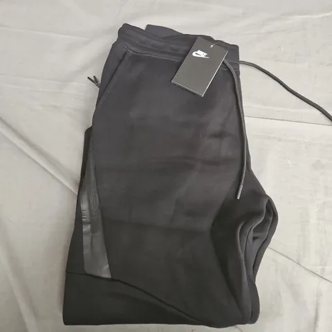 NIKE MENS STANDARD FIT JOGGERS IN BLACK - XL