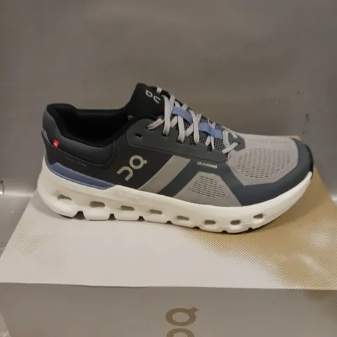 BOXED PAIR OF ON CLOUD CLOUDRUNNER 2 TRAINERS - 10