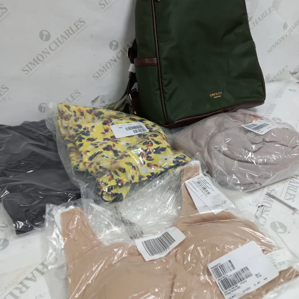 BOX OF APPROXIMATELY 10 ASSORTED CLOTHING ITEMS TO INCLUDE OSPRAY BAG, TOPS, BRAS ETC