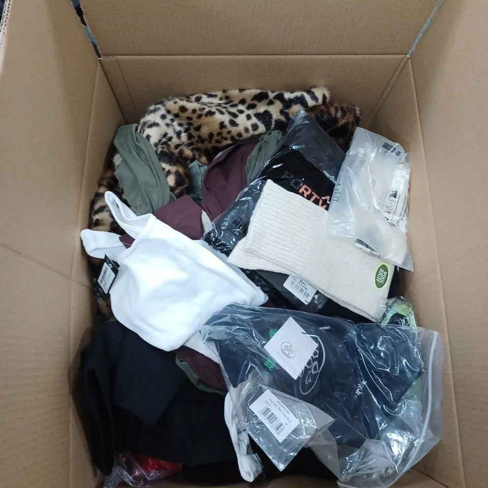 BOX OF ASSORTED CLOTHING ITEMS TO INCLUDE TURTLE NECK, T-SHIRTS, HATS ETC 