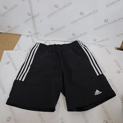 ADIDAS LOGO CASUAL SHORTS SIZE M