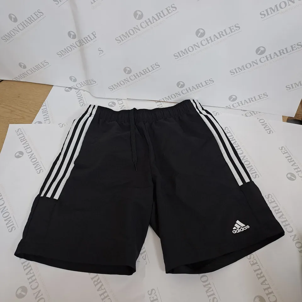 ADIDAS LOGO CASUAL SHORTS SIZE M 