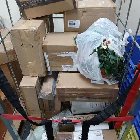 CAGE OF APPROXIMATELY 8 ASSORTED HOUSEHOLD ITEMS TO INCLUDE - GARDEN LIGHTING, HANGING FLORAL BASKET, AND DUO LED LAMPS ETC. - COLLECTION ONLY