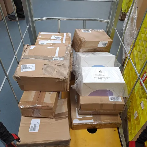 CAGE OF APPROXIMATELY 15 ASSORTED ITEMS TO INCLUDE CHRISTMAS PRE LIT ORNEMANTS, STORGAE BOX AND FITTED SHEETS