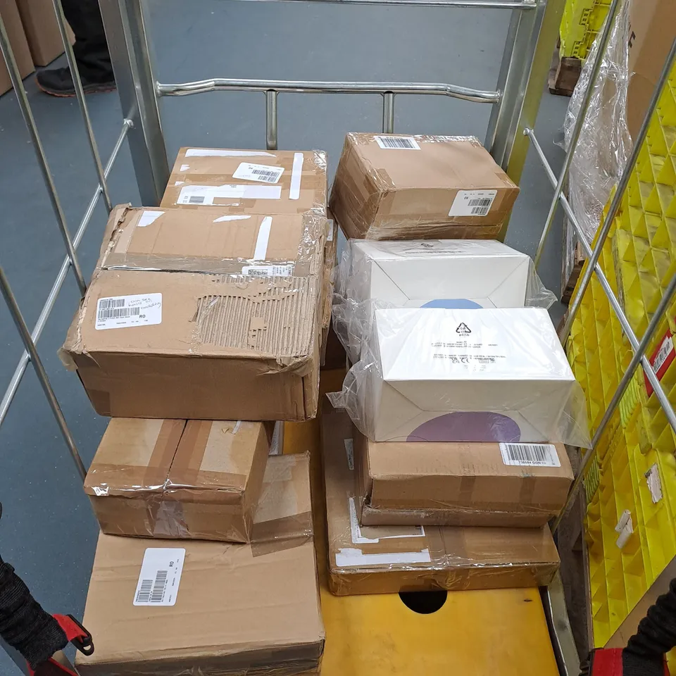 CAGE OF APPROXIMATELY 15 ASSORTED ITEMS TO INCLUDE CHRISTMAS PRE LIT ORNEMANTS, STORGAE BOX AND FITTED SHEETS