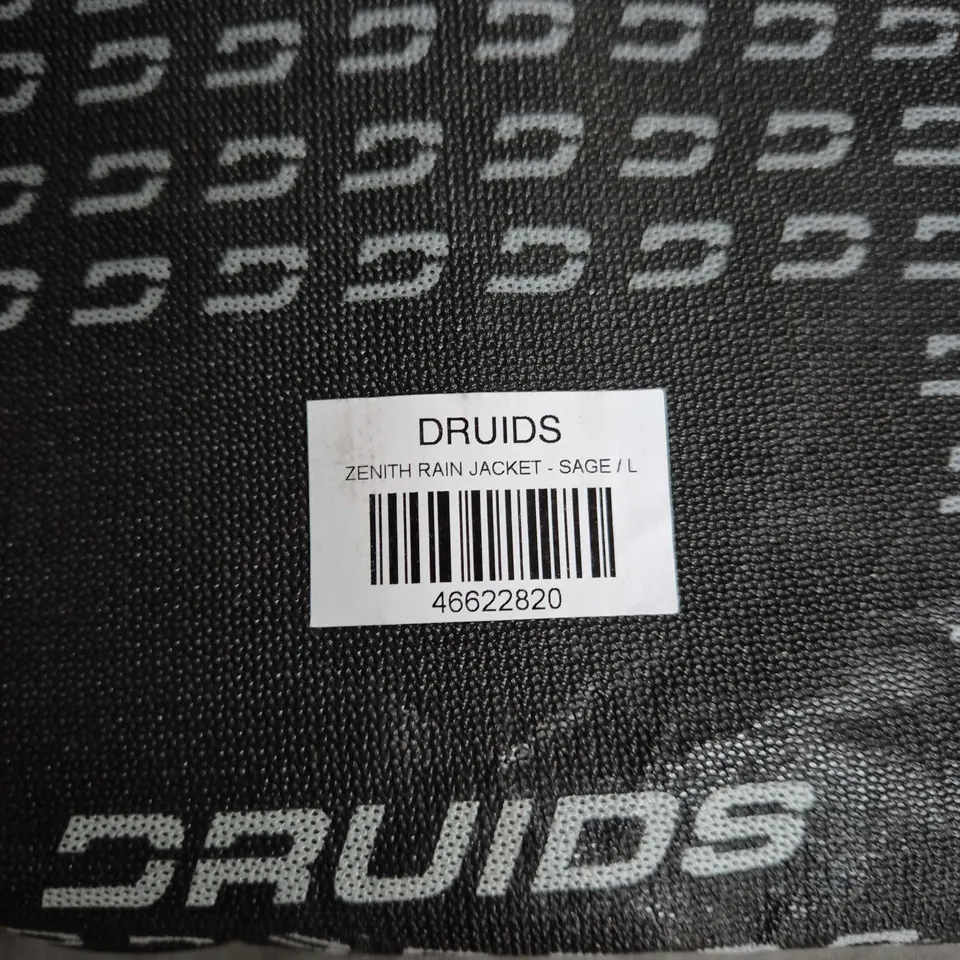 BAGGED DRUIDS ZENITH RAIN JACKET IN SAGE - L