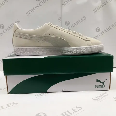 BOXED PAIR OF PUMA CLASSIC SUEDE TRAINERS UK SIZE 9.5 