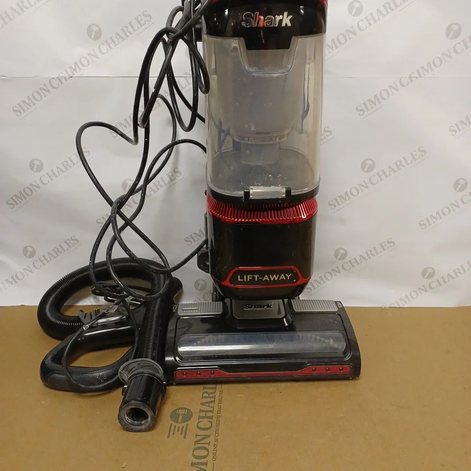 SHARK UPRIGHT VACUUM CLEANER NV602UKT
