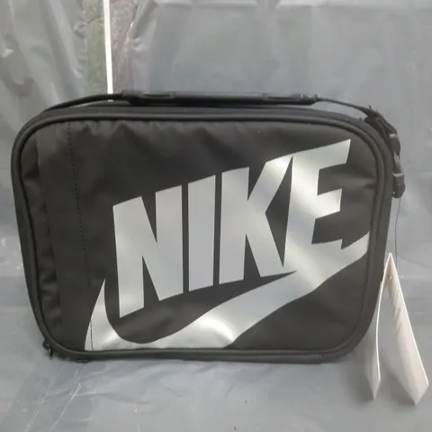 NIKE LUNCH BAG BLACK