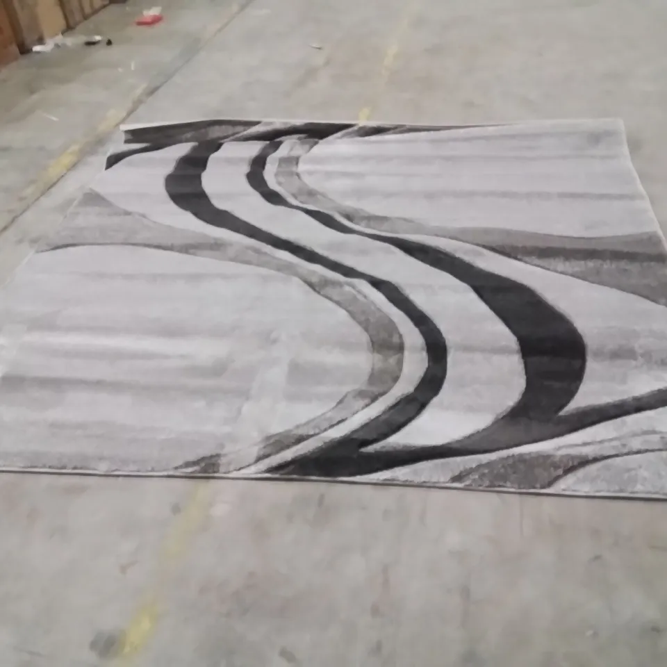 QUALITY DESIGNER AREA RUG APPROXIMATELY 200X200CM