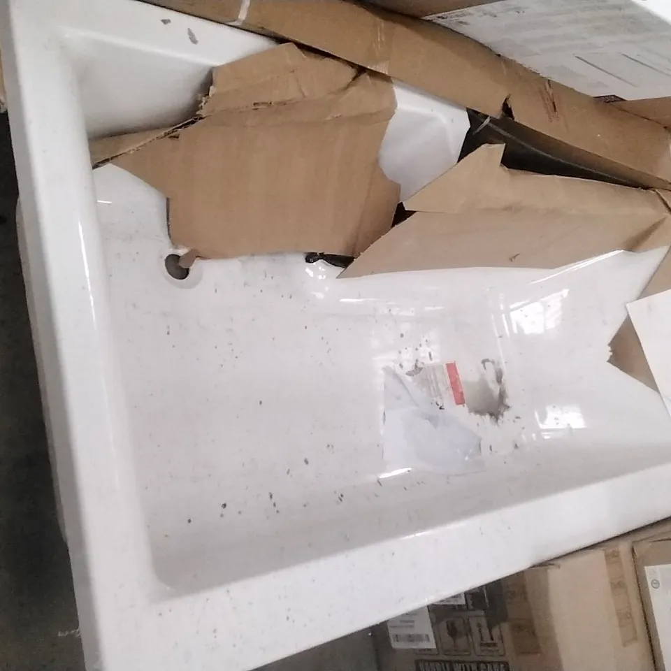 P SHAPED WHITE SHOWER BATH 