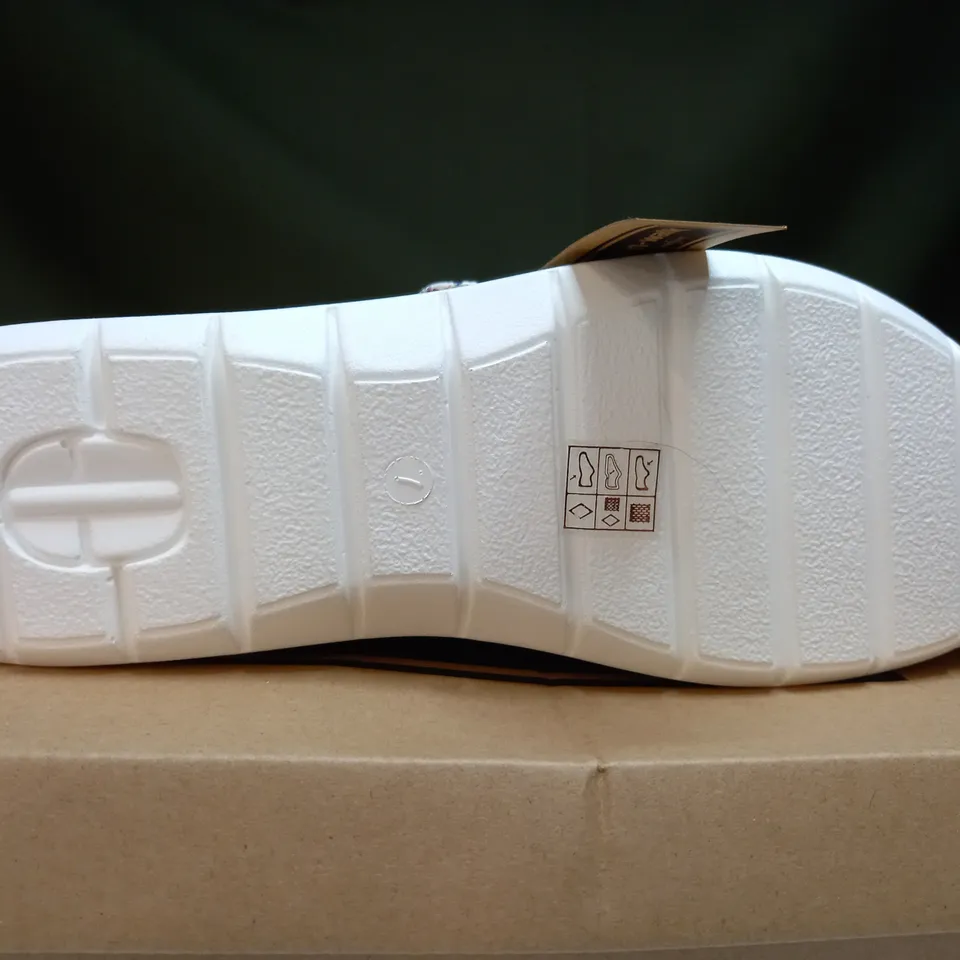 BOXED PAIR OF CUSHION WALK WHITE STRAPPY SANDALS - SIZE 7