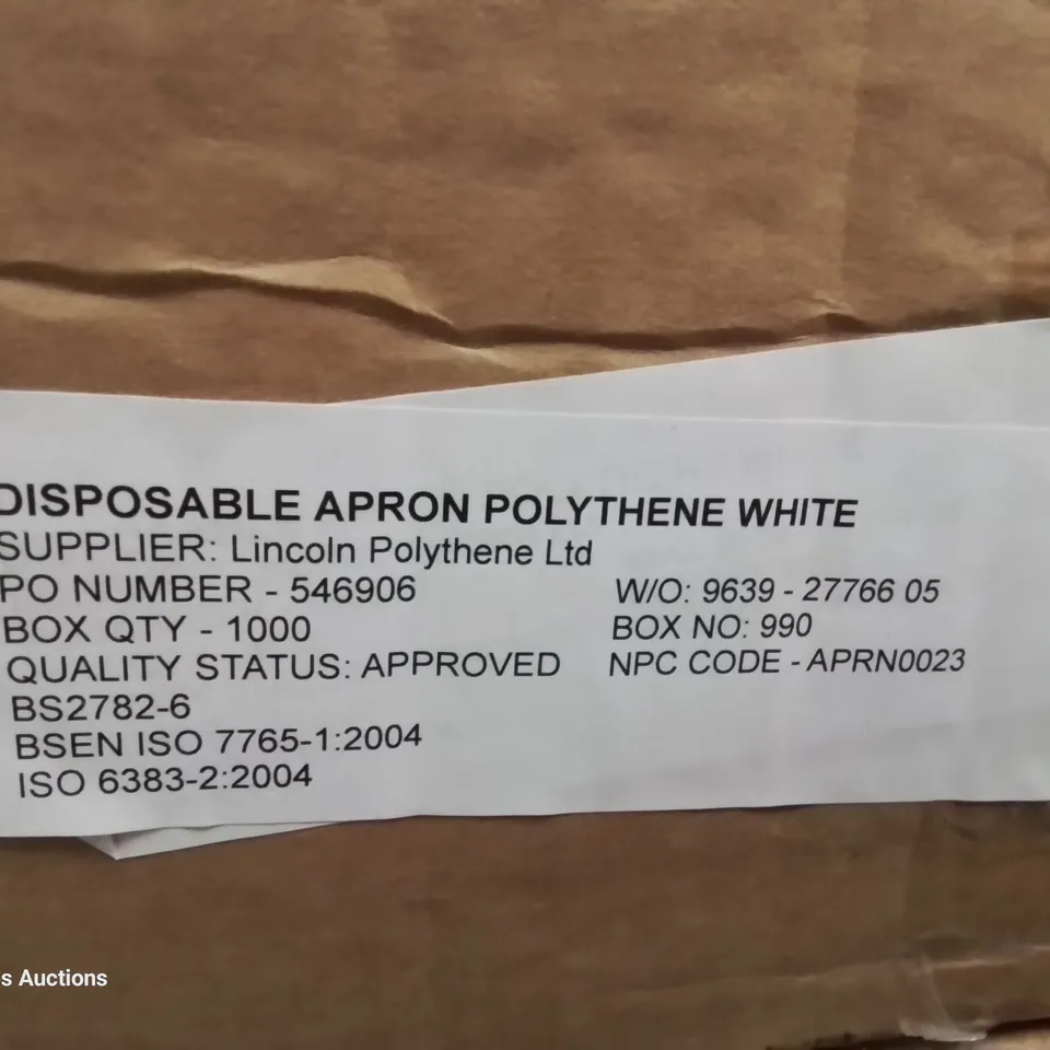 PALLET OF 65 CASES EACH CONTAINING 1000 UNISEX DISPOSABLE WHITE APRONS 686 × 1170mm 