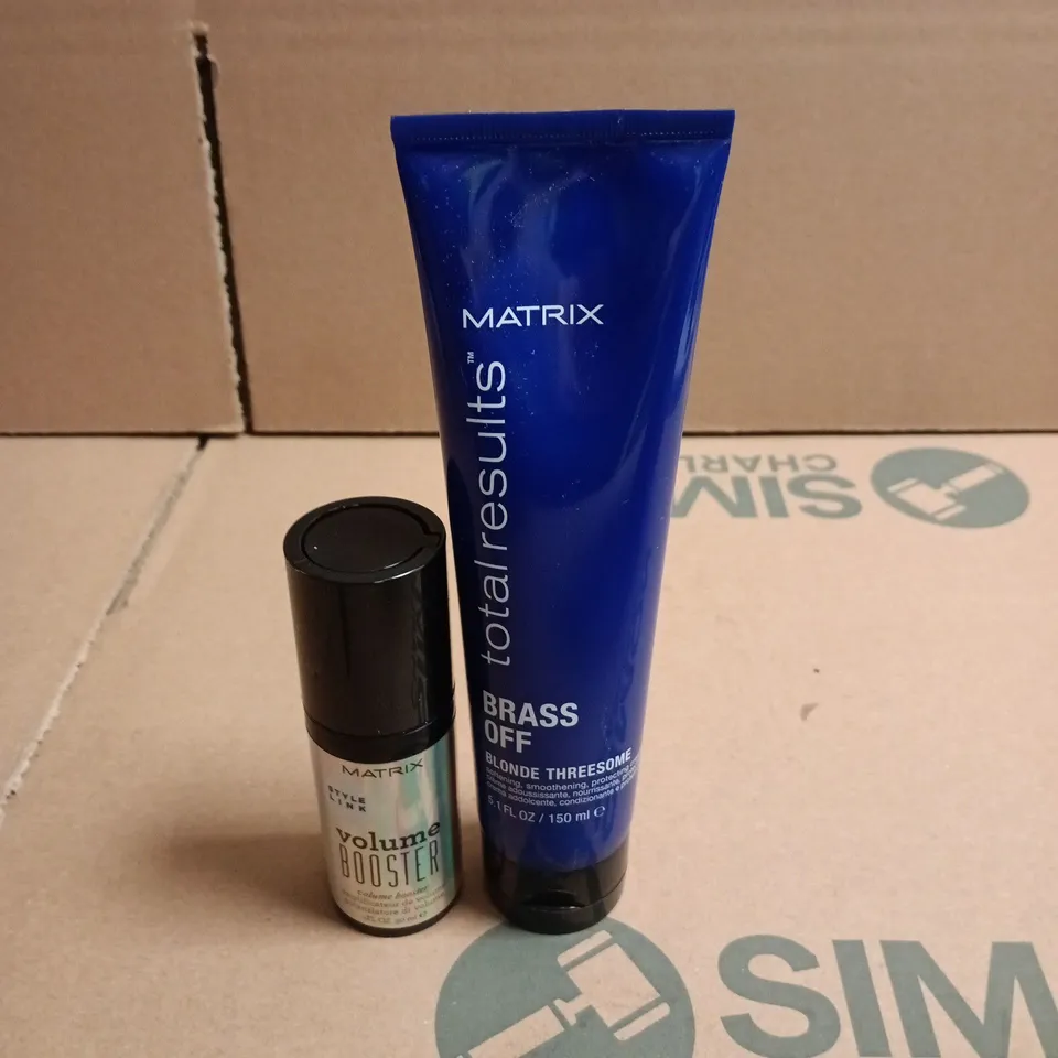 BOX OF APPROXIMATELY 20 MATRIX HAIRCARE PRODUCTS TO INCLUDE BRASS OFF AND VOLUME BOOSTER