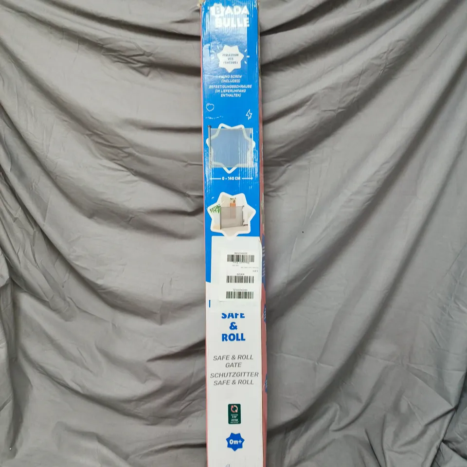 BOXED MOMCOZY RETRACTABLE BABY GATE