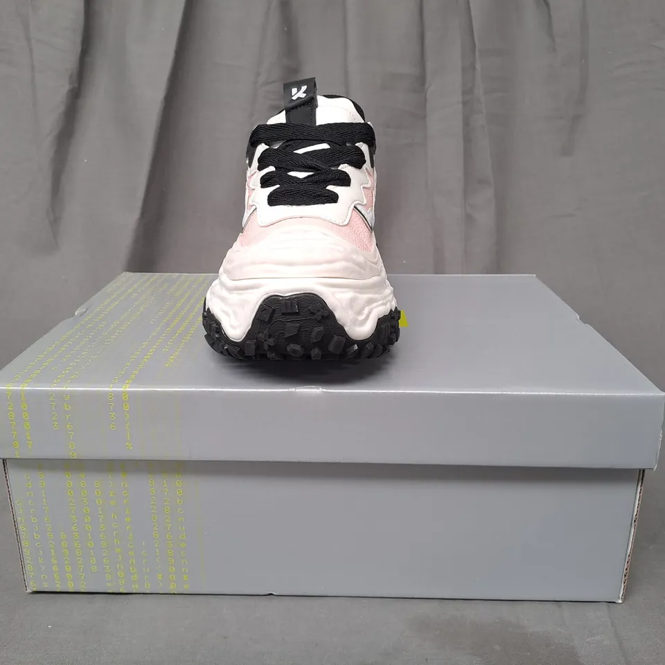 BOXED PAIR OF KOI LAYER CAKE CHUNKY TRAINERS IN WHITE/PINK UK SIZE 2