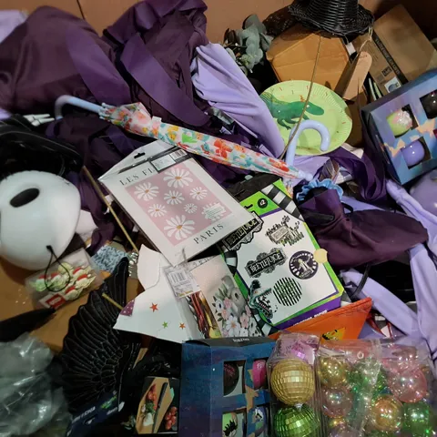 PALLET OF ASSORTED HOUSEHOLD ITEMS TO INCLUDE SEASONAL DECORATIONS, PARTY PLATES AND UMBRELLAS