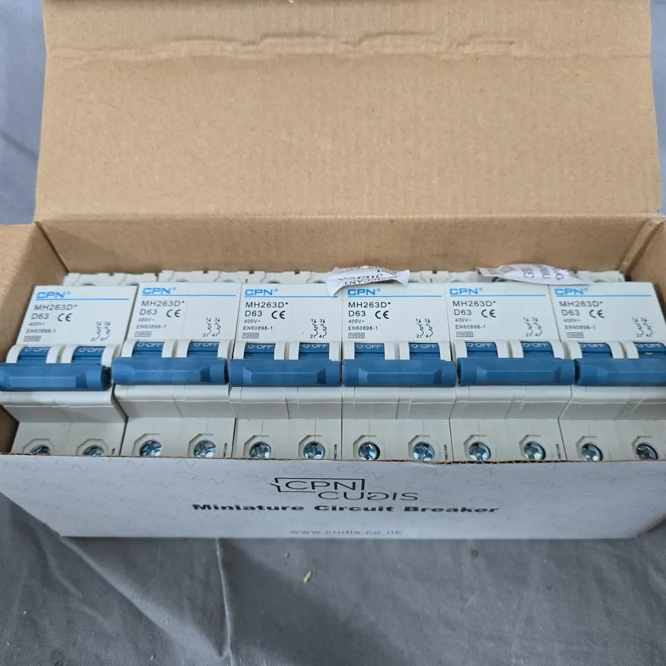 APPROXIMATELY 8 MH263D MINIATURE CIRCUIT BREAKER SETS