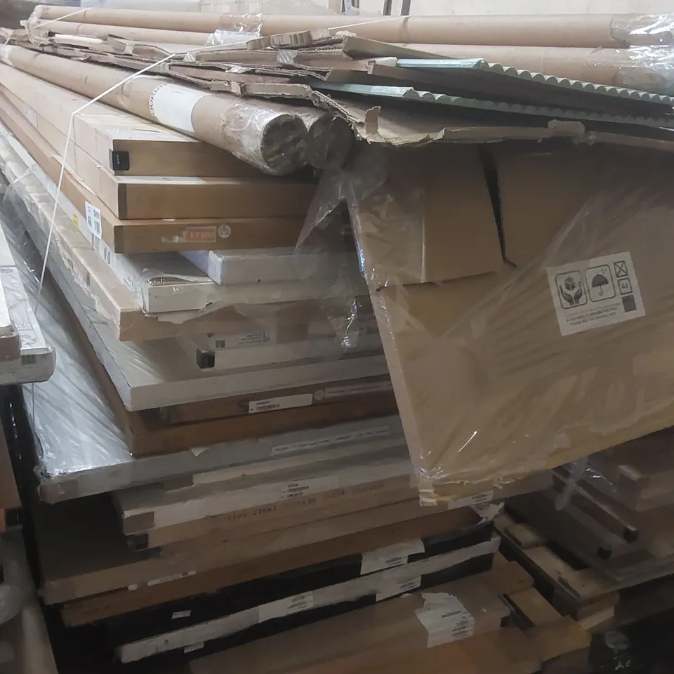 PALLET CONTAINING A VERY LARGE QUANTITY OF ASSORTED WOODEN INTERNAL DOORS ECT