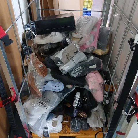 LARGE QUANTITY OF ASSORTED FOOTWEAR