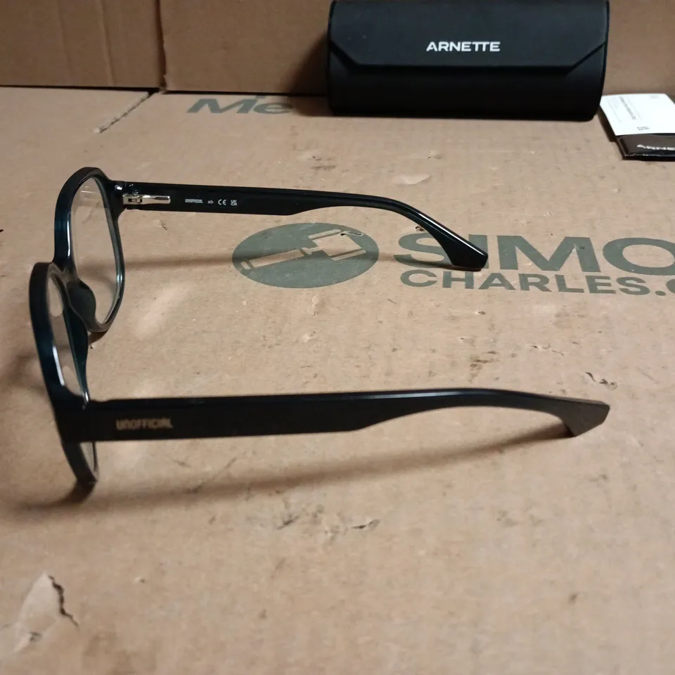 ARNETTE BLACK FRAMED GLASSES WITH HARD CASE 