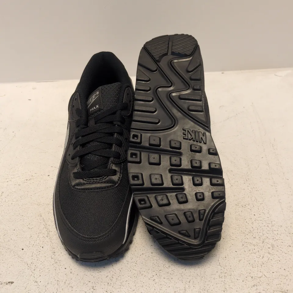 NIKE AIR MAX SNEAKERS – BLACK (UK 7.5)