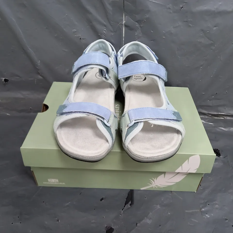 BOXED PAIR OF WOMENS FREE SPIRIT BLUE SUEDE SANDALS SIZE 7