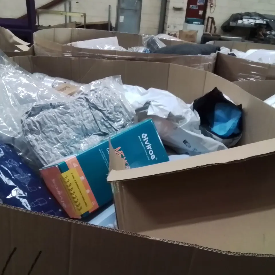 PALLET TO CONTAIN A LARGE QUANTITY OF PILLOWS