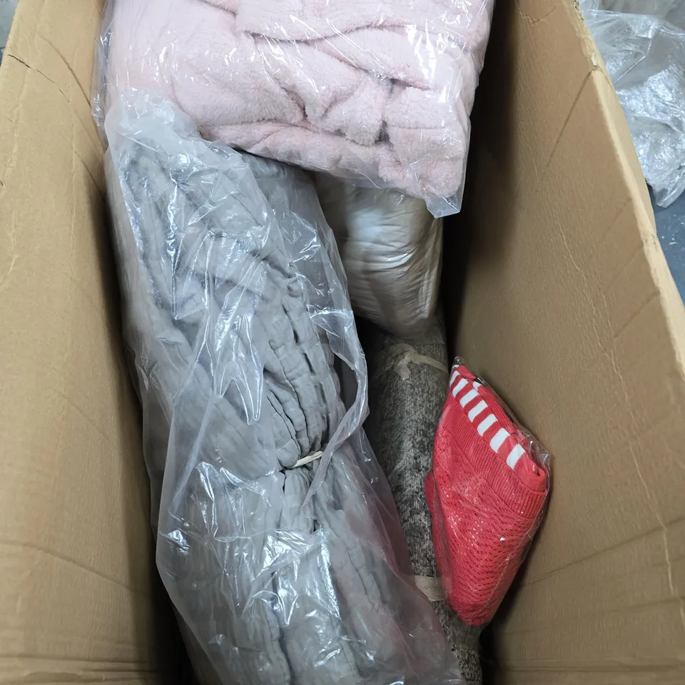 BOX OF APPROXIMATELY 10 ASSORTED ITEMS INCLUDING HUSH HEAVE SILK DUVET AND LA MAREY JUMPER SIZE S/M