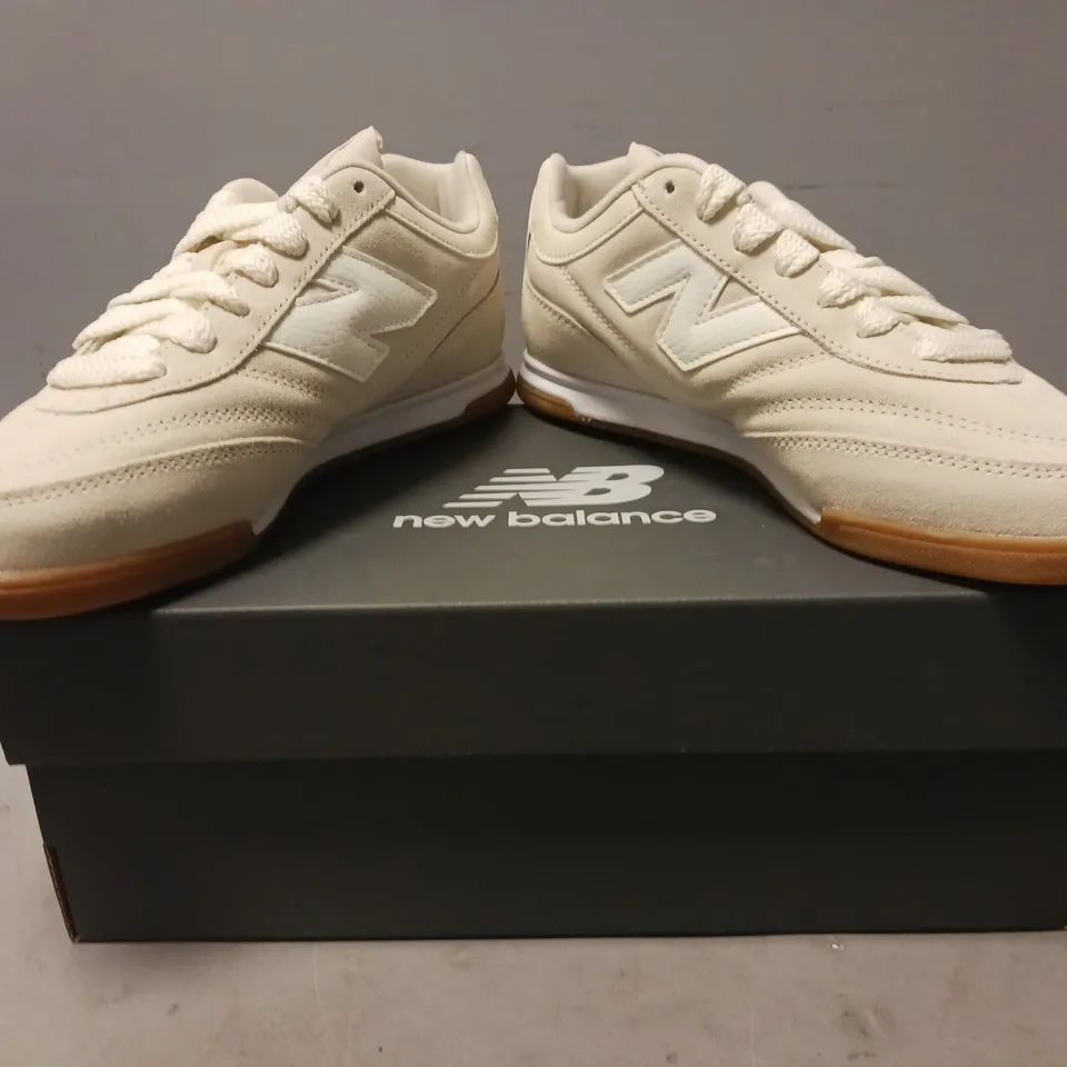 BOXED PAIR OF NEW BALANCE RC42 SHOES IN CREAM UK SIZE 6