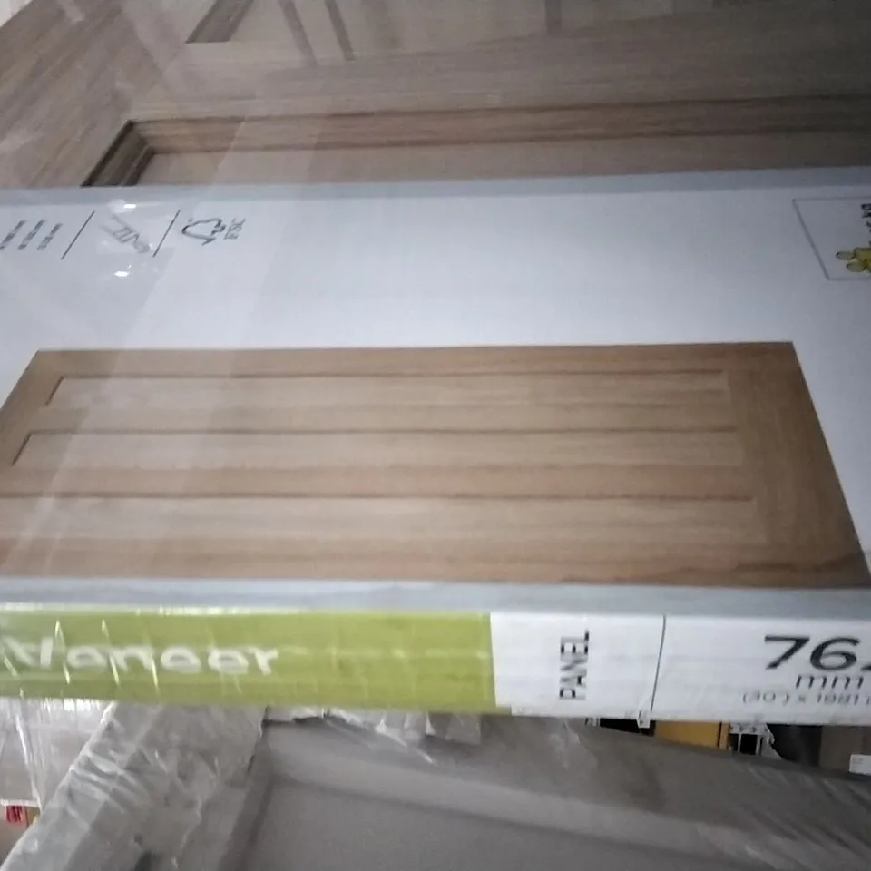 VERTICAL 3 PANEL OAK VENEER INTERNAL DOOR 762 X 1981MM