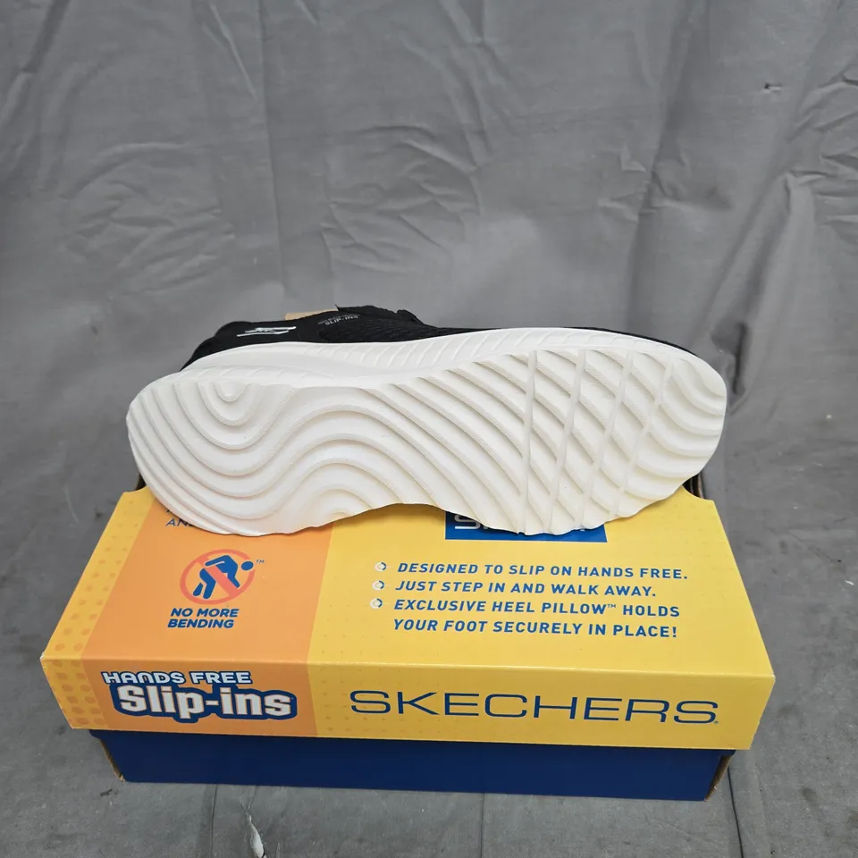 SKECHERS SLIP INS BLACK TRAINER SIZE 6 BOXED