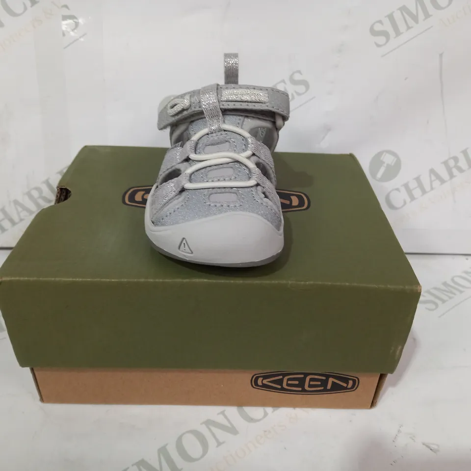 BOXED PAIR OF KEEN MOXIE INFANT SANDALS IN SILVER COLOUR UK SIZE 3
