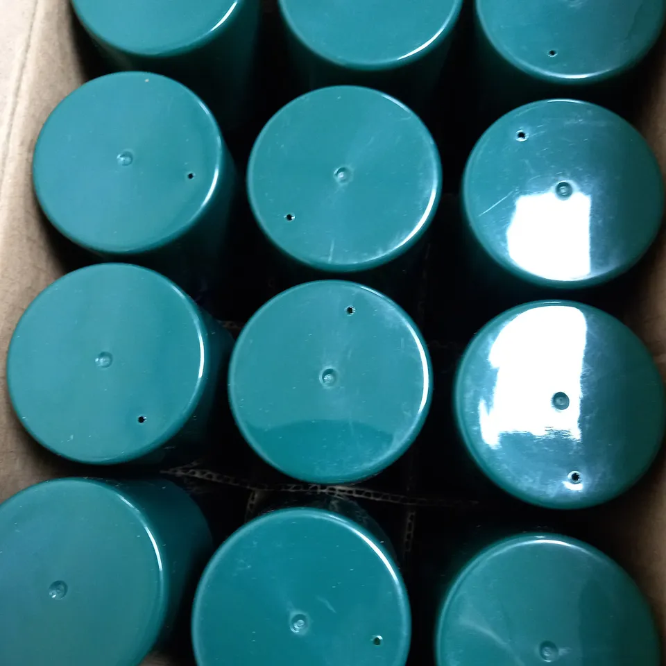 BOX OF 12 X 151 SPRAY PAINT IN GREEN GLOSS