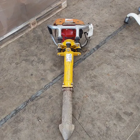 ROBEL 62.05 2 STROKE VERTICAL TAMPER - RAILWAY MAINTENANCE TOOL