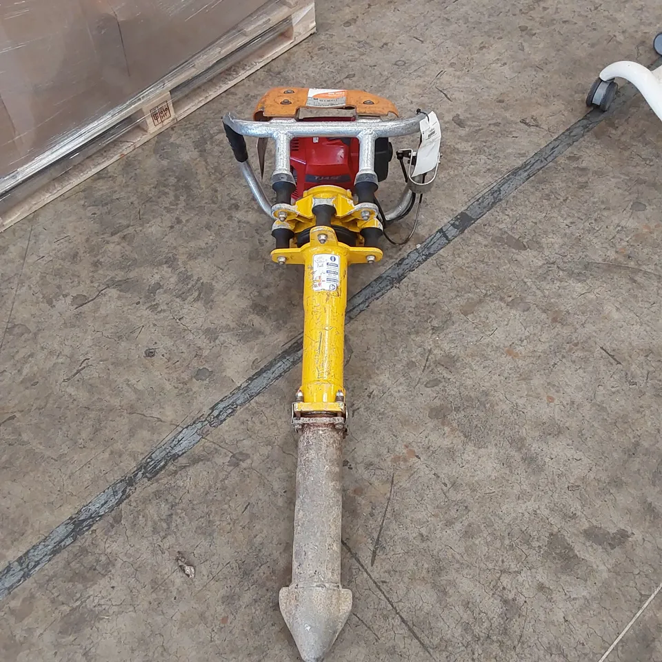 ROBEL 62.05 2 STROKE VERTICAL TAMPER - RAILWAY MAINTENANCE TOOL