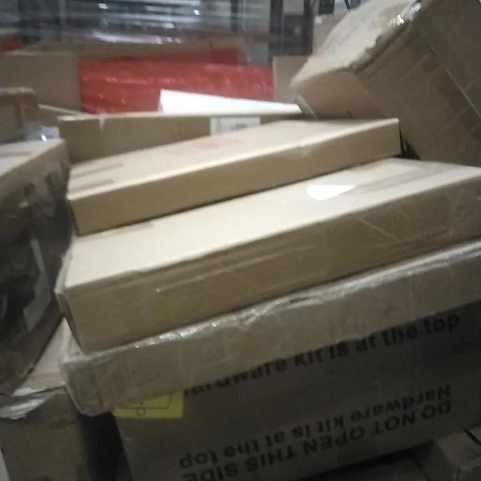PALLET OF ASSORTED ITEMS TO INCLUDE; RUG