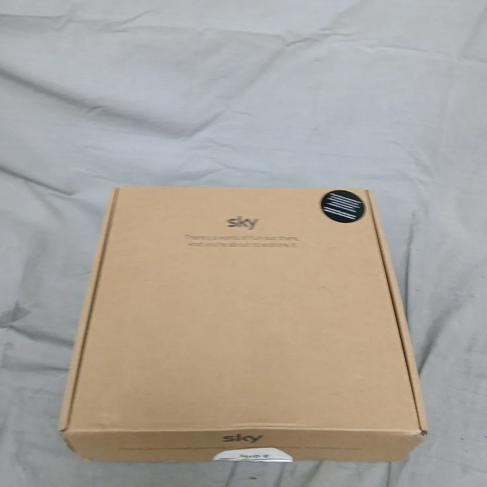 SKY HUB ROUTER – WHITE, BOXED