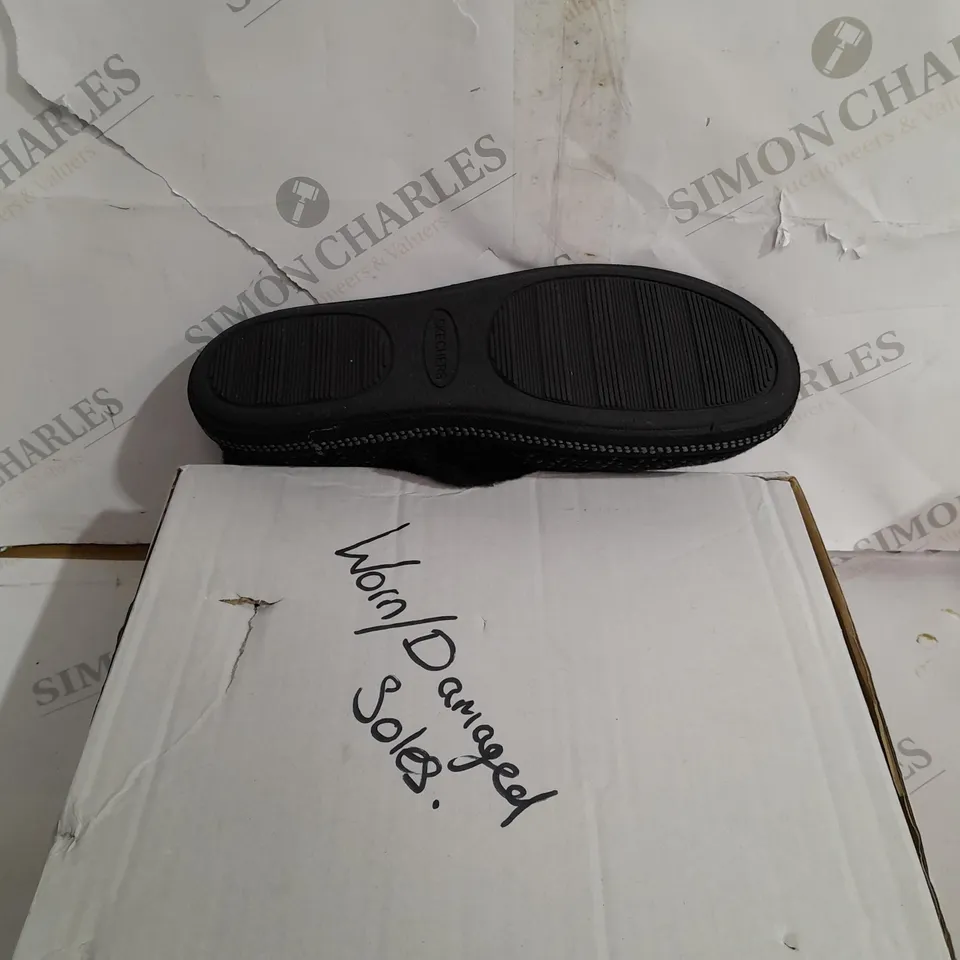 SKECHERS COZY SLIPPER BLACK - SIZE 7