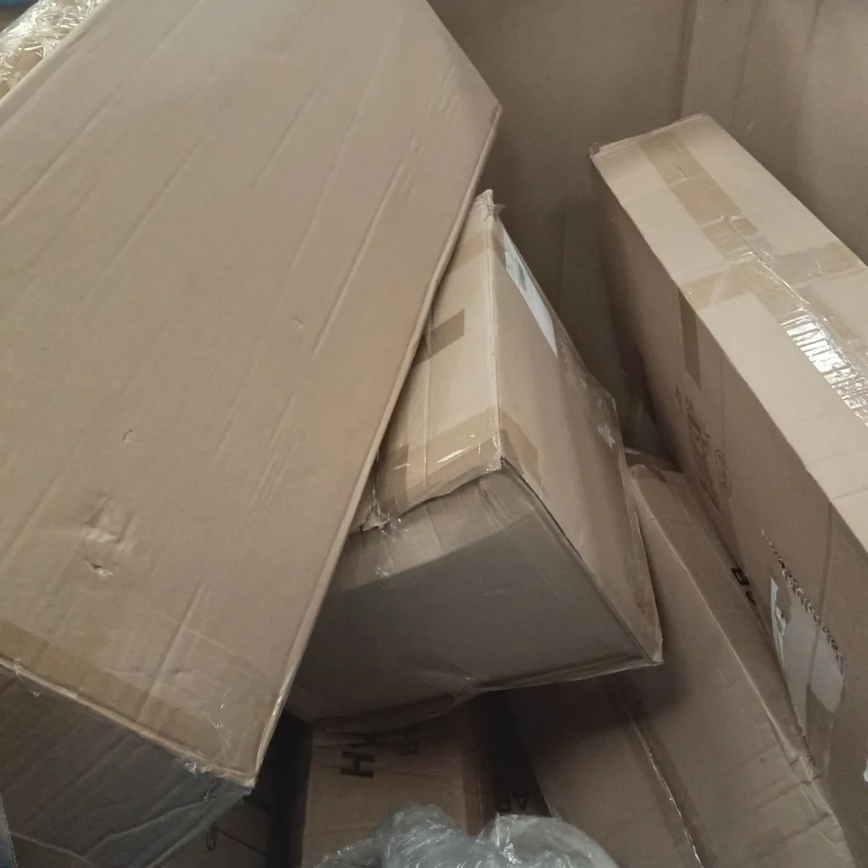 PALLET OF ASSORTED ITEMS INCLUDING BABYS PLAYPEN, SELECTMIRRORS HAYWOOD, LARGE CUTLERY ORGANISER, BABY FITNESS BLANKET, KIDS PLAY MAT, FLIGHT KNIGHT SUITCASE 