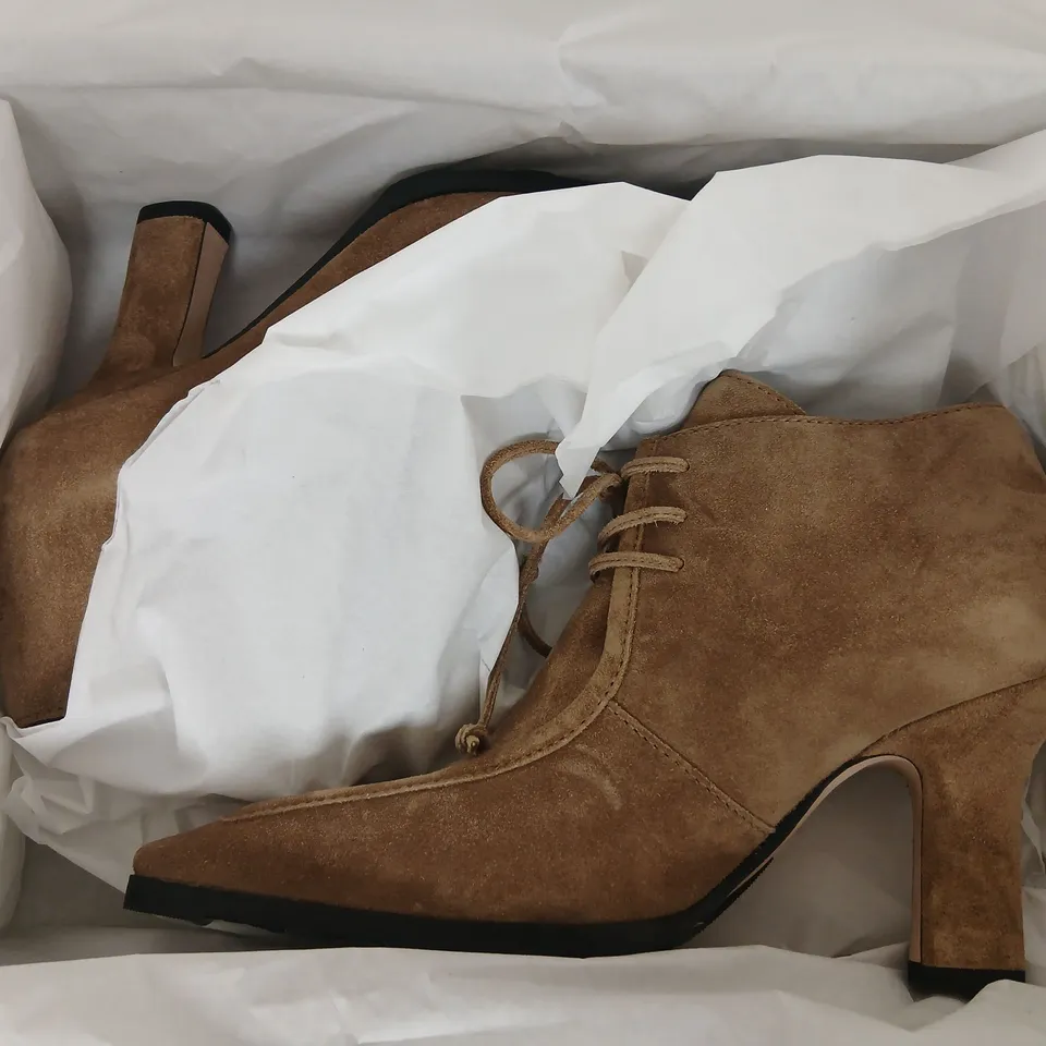 BURBERRY SUEDE LACE-UP ANKLE BOOTS – UK 6, TAN