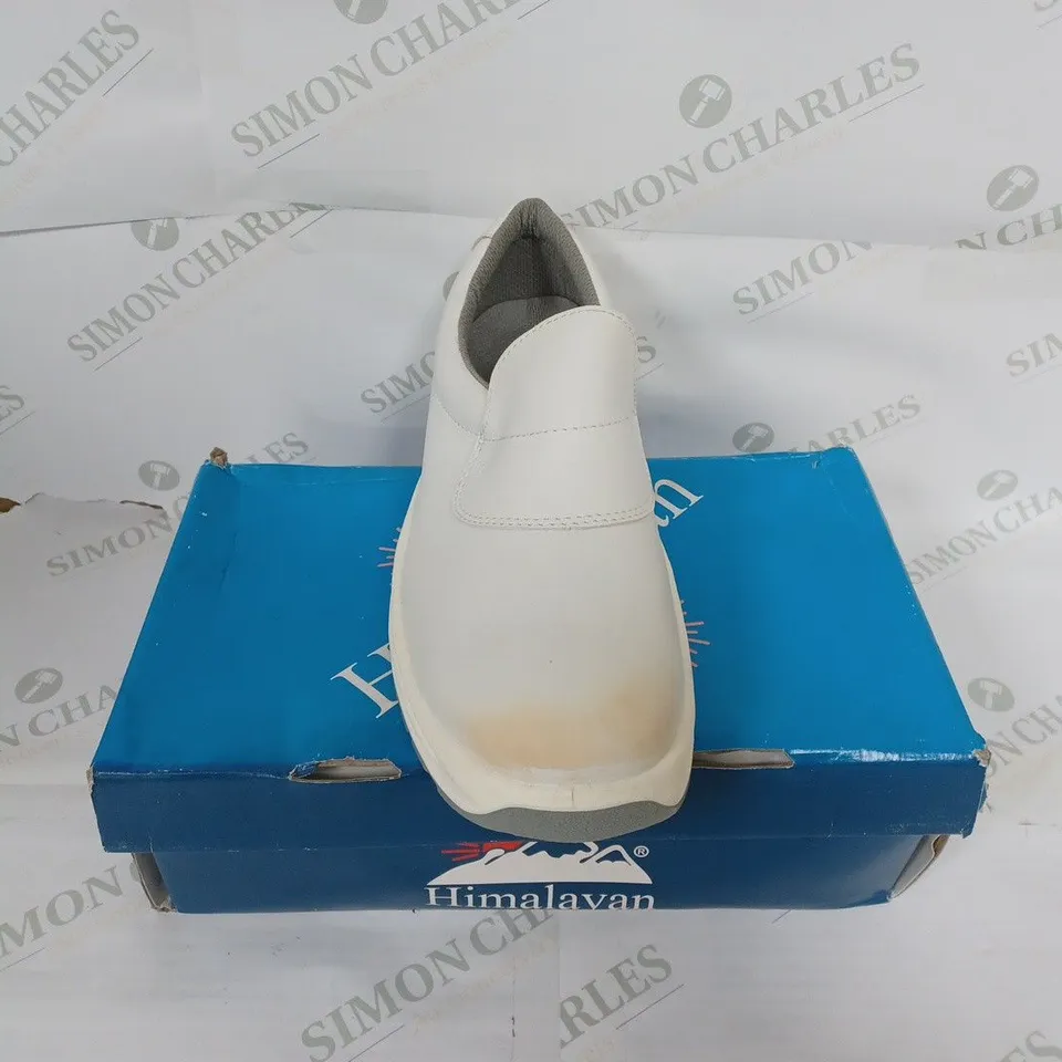 BOXED PAIR OF WHITE SLIP ON SHOES SIZE 12