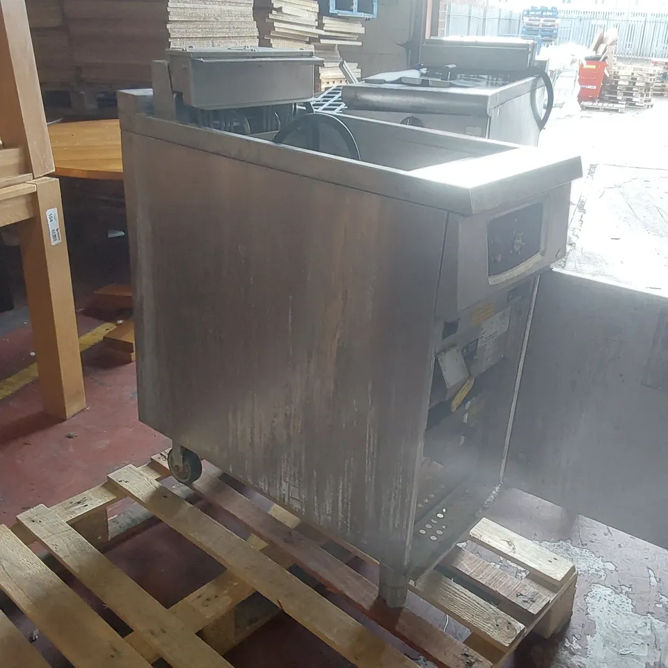 FALCON E401F SINGLE PAN TWIN BASKET 20L ELECTRIC FRYER WITH AUTOMATIC FILTRATION